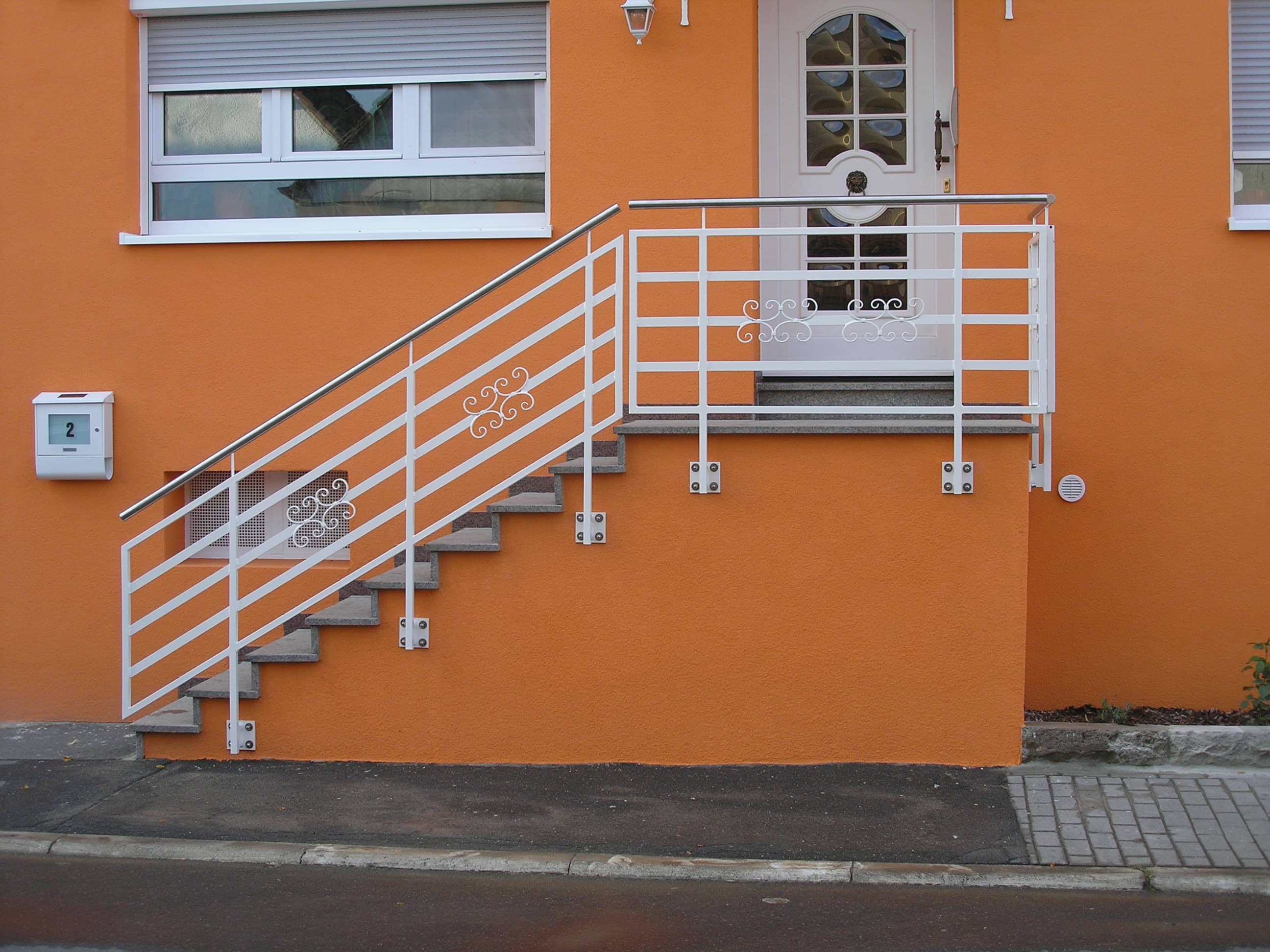 Individuelles Treppengeländer mit Edelstahlhandlauf von Metallbau Häusler